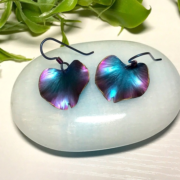 🌿 Lovely Titanium Gingko Pierced Earrings 🌿 - Picture 3 of 5